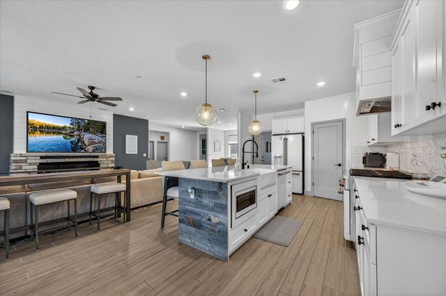 2086 N Phillip Avenue, Clovis, CA 93619