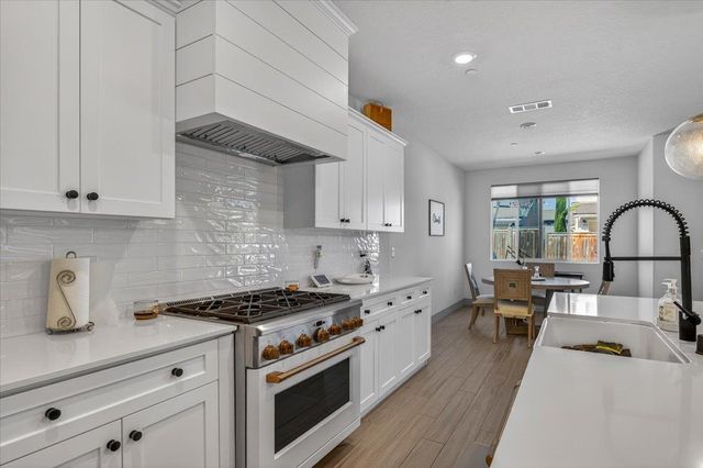 2086 N Phillip Avenue, Clovis, CA 93619