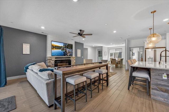 2086 N Phillip Avenue, Clovis, CA 93619