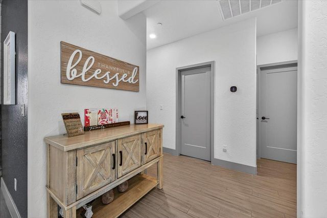 2086 N Phillip Avenue, Clovis, CA 93619