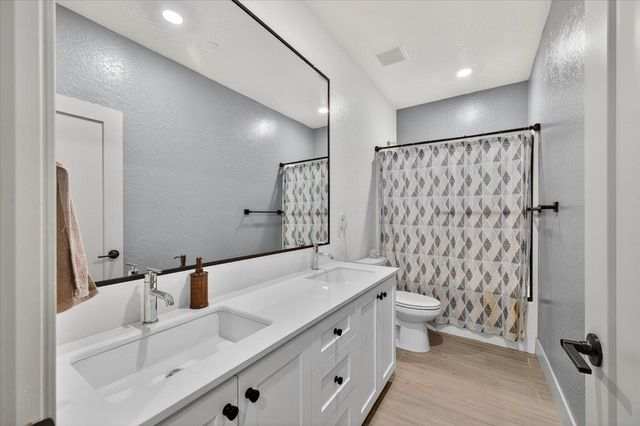 2086 N Phillip Avenue, Clovis, CA 93619