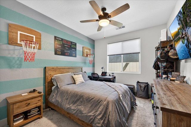 2086 N Phillip Avenue, Clovis, CA 93619