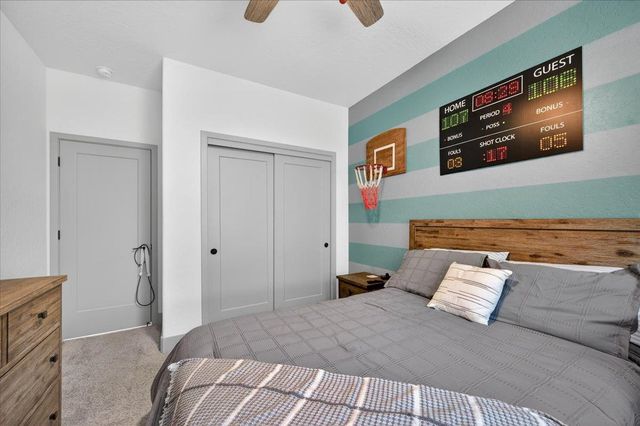 2086 N Phillip Avenue, Clovis, CA 93619