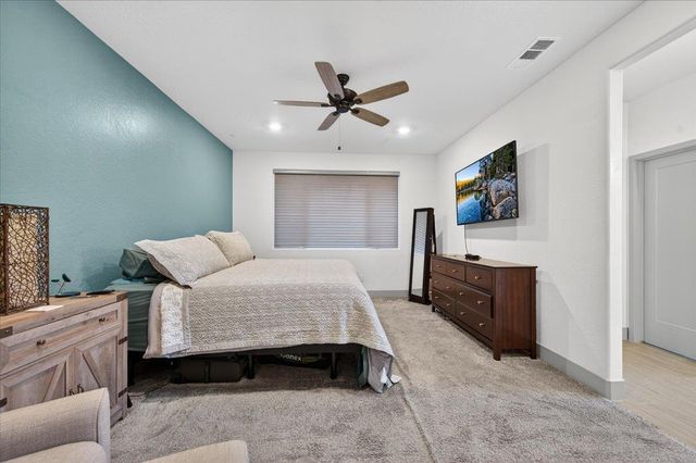 2086 N Phillip Avenue, Clovis, CA 93619
