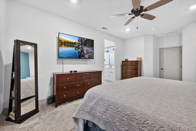 2086 N Phillip Avenue, Clovis, CA 93619