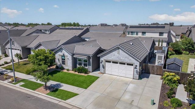 2086 N Phillip Avenue, Clovis, CA 93619