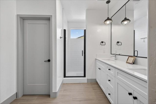 2086 N Phillip Avenue, Clovis, CA 93619