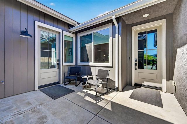 2086 N Phillip Avenue, Clovis, CA 93619