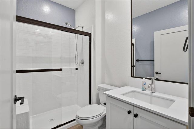 2086 N Phillip Avenue, Clovis, CA 93619