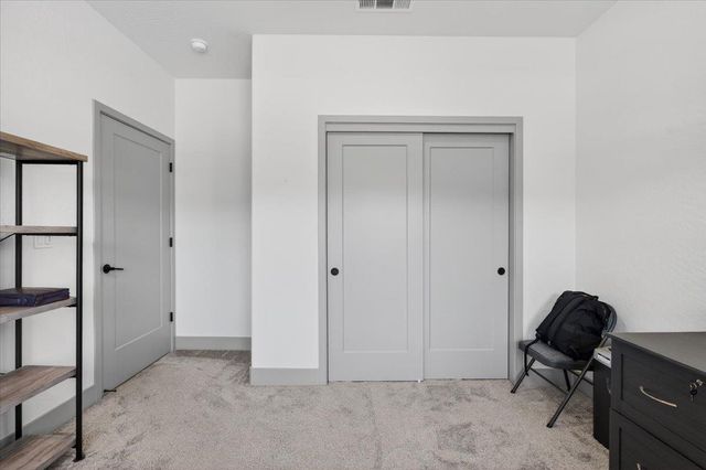 2086 N Phillip Avenue, Clovis, CA 93619