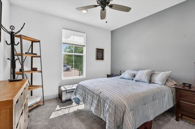 2086 N Phillip Avenue, Clovis, CA 93619