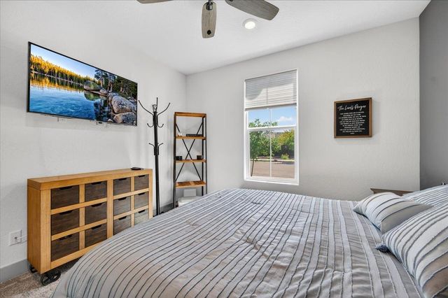 2086 N Phillip Avenue, Clovis, CA 93619