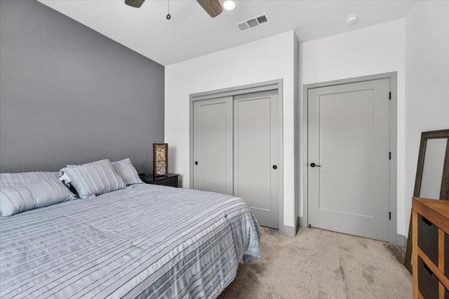 2086 N Phillip Avenue, Clovis, CA 93619