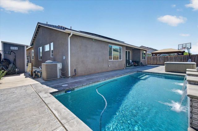 2086 N Phillip Avenue, Clovis, CA 93619