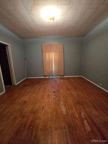 117 S Iroquois Street, Laurium, MI 49913