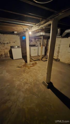 117 S Iroquois Street, Laurium, MI 49913