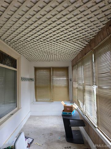 117 S Iroquois Street, Laurium, MI 49913