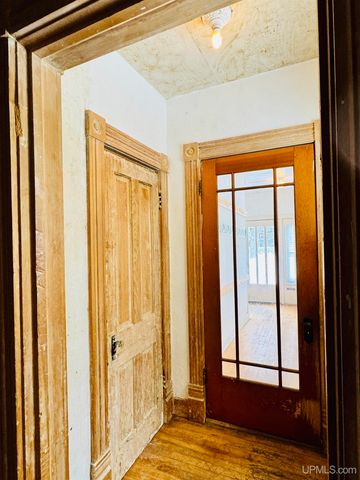 117 S Iroquois Street, Laurium, MI 49913