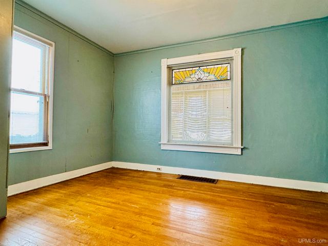 117 S Iroquois Street, Laurium, MI 49913