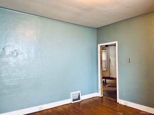 117 S Iroquois Street, Laurium, MI 49913