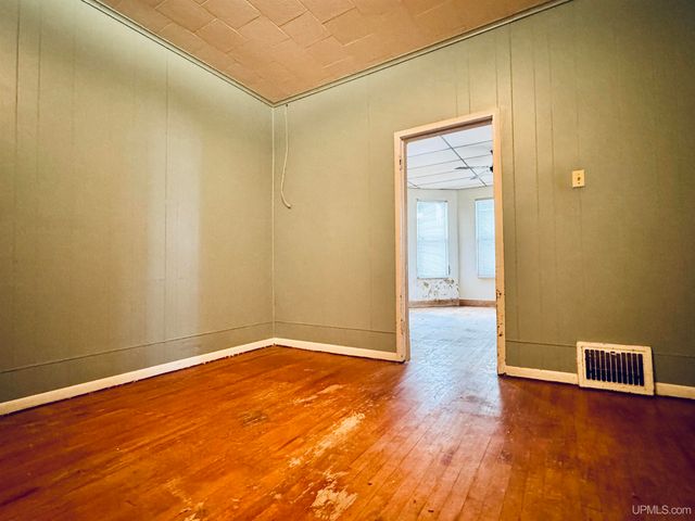 117 S Iroquois Street, Laurium, MI 49913