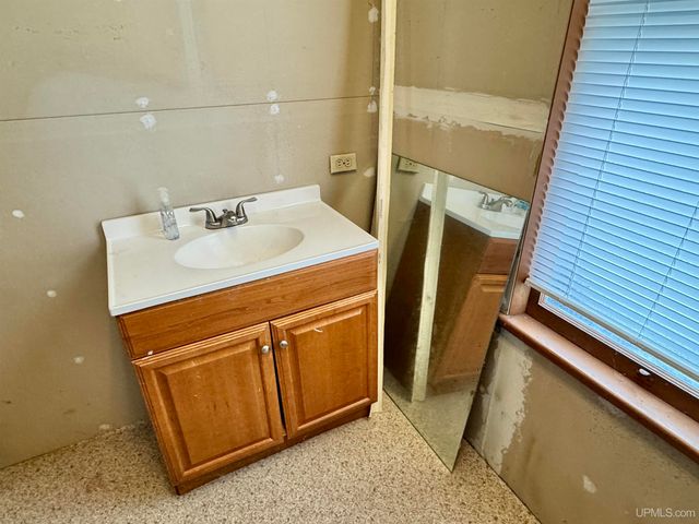 117 S Iroquois Street, Laurium, MI 49913