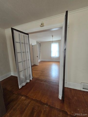 117 S Iroquois Street, Laurium, MI 49913