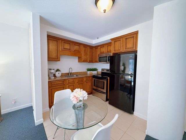 324 Catalpa Street 206, San Mateo, CA 94401