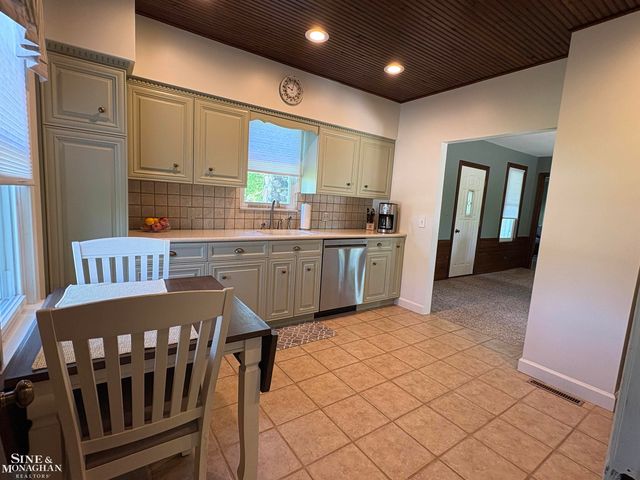6281 Lindsey Road, China Twp, MI 48054