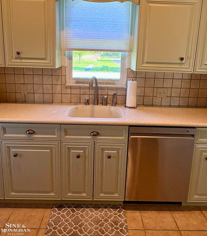 6281 Lindsey Road, China Twp, MI 48054