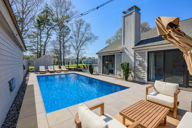 59 Mashie Circle, Mashpee, MA 02649