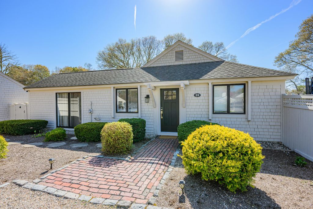 59 Mashie Circle, Mashpee, MA 02649