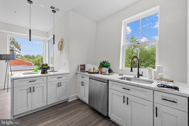 4312 HAYES ST NE, Washington, DC 20002