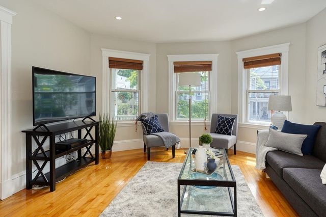 7 Vincent Avenue, Belmont, MA 02478
