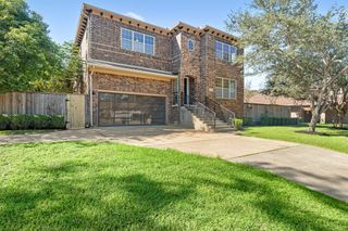 9714 Braesmont Drive, Houston, TX 77096