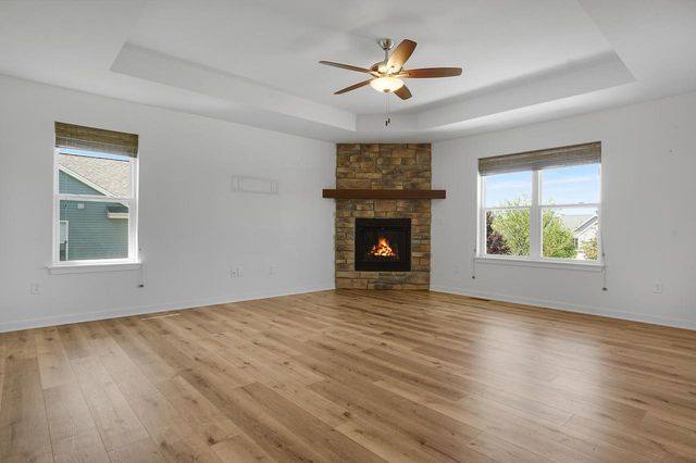 625 Mary WAY, Slinger, WI 53086