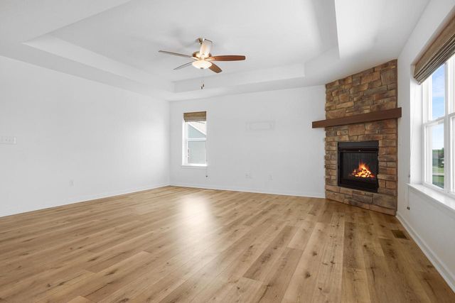 625 Mary WAY, Slinger, WI 53086