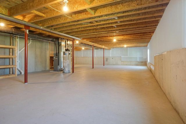 625 Mary WAY, Slinger, WI 53086