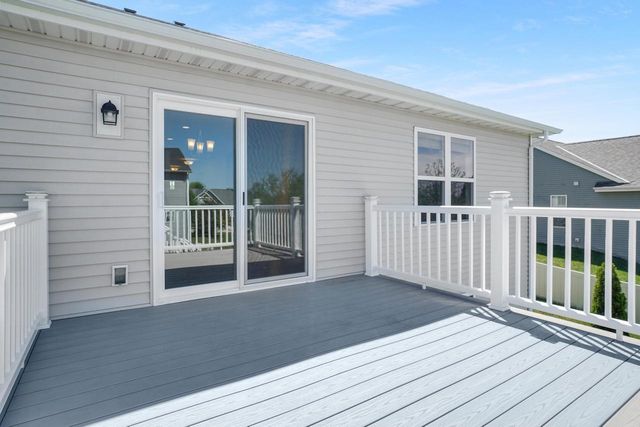 625 Mary WAY, Slinger, WI 53086