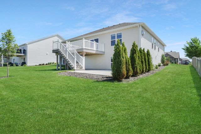 625 Mary WAY, Slinger, WI 53086