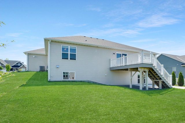 625 Mary WAY, Slinger, WI 53086