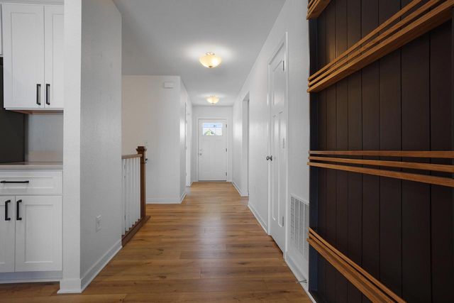 625 Mary WAY, Slinger, WI 53086