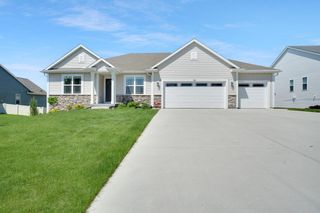 625 Mary WAY, Slinger, WI 53086