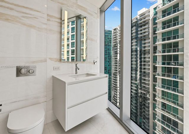 300 Biscayne Boulevard Way 4201E, Miami, FL 33131