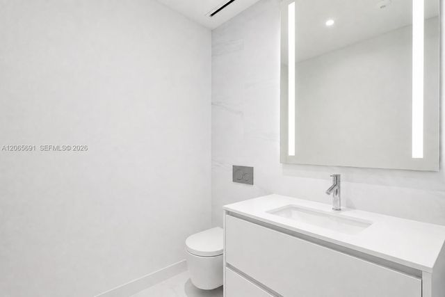 300 Biscayne Boulevard Way 4201E, Miami, FL 33131