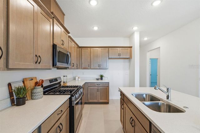 24542 HODGES RESERVE AVENUE, Howey In The Hills, FL 34737