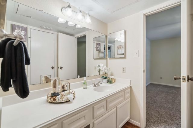 2750 Holly Hall Street 1403, Houston, TX 77054