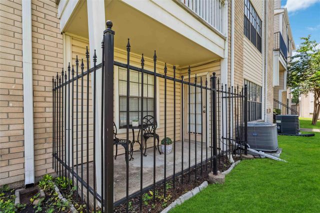 2750 Holly Hall Street 1403, Houston, TX 77054