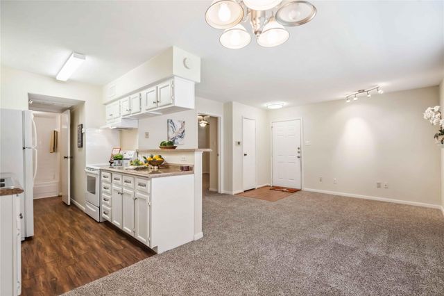 2750 Holly Hall Street 1403, Houston, TX 77054