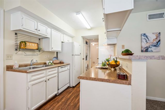 2750 Holly Hall Street 1403, Houston, TX 77054